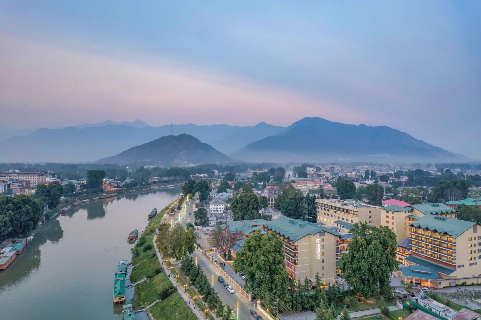 Radisson Collection Hotel & Spa, Riverfront Srinagar Екстериор снимка