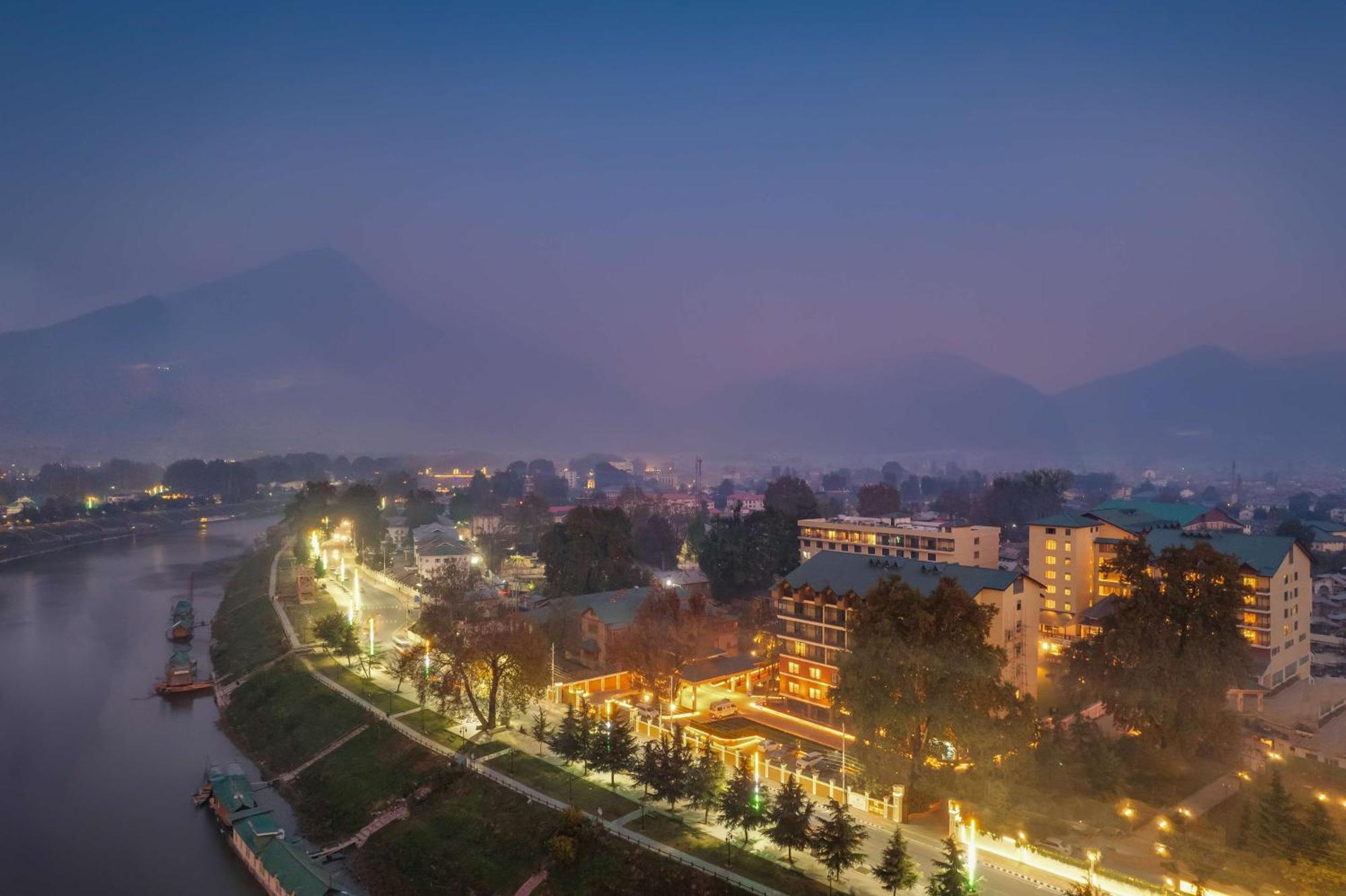 Radisson Collection Hotel & Spa, Riverfront Srinagar Екстериор снимка