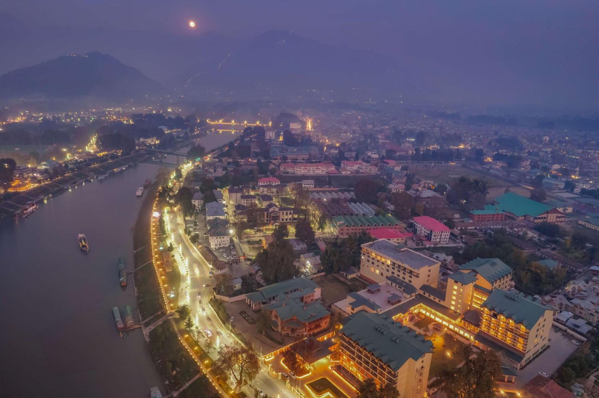 Radisson Collection Hotel & Spa, Riverfront Srinagar Екстериор снимка