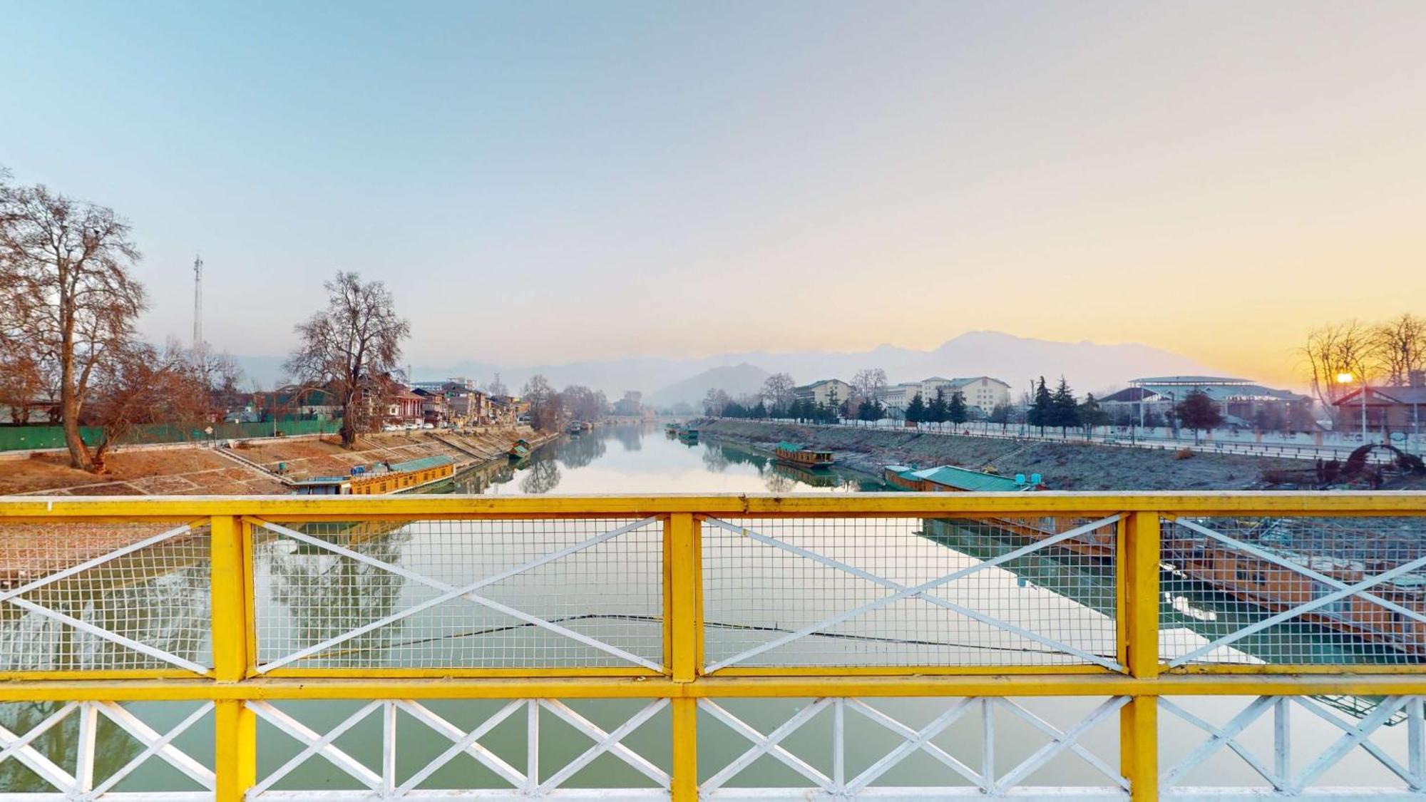 Radisson Collection Hotel & Spa, Riverfront Srinagar Екстериор снимка